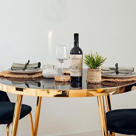 Cozy Aparthotel - Ultracentral Luxury Apartments ยาช ภายนอก รูปภาพ