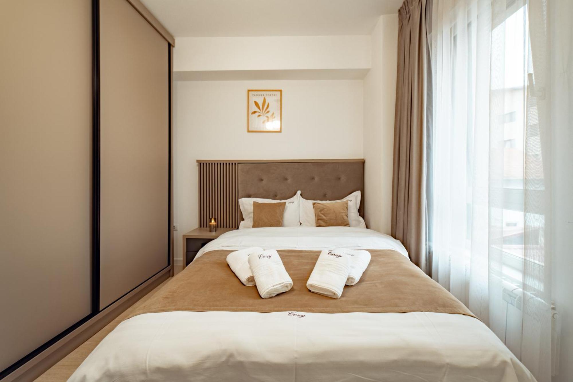 Cozy Aparthotel - Ultracentral Luxury Apartments ยาช ภายนอก รูปภาพ