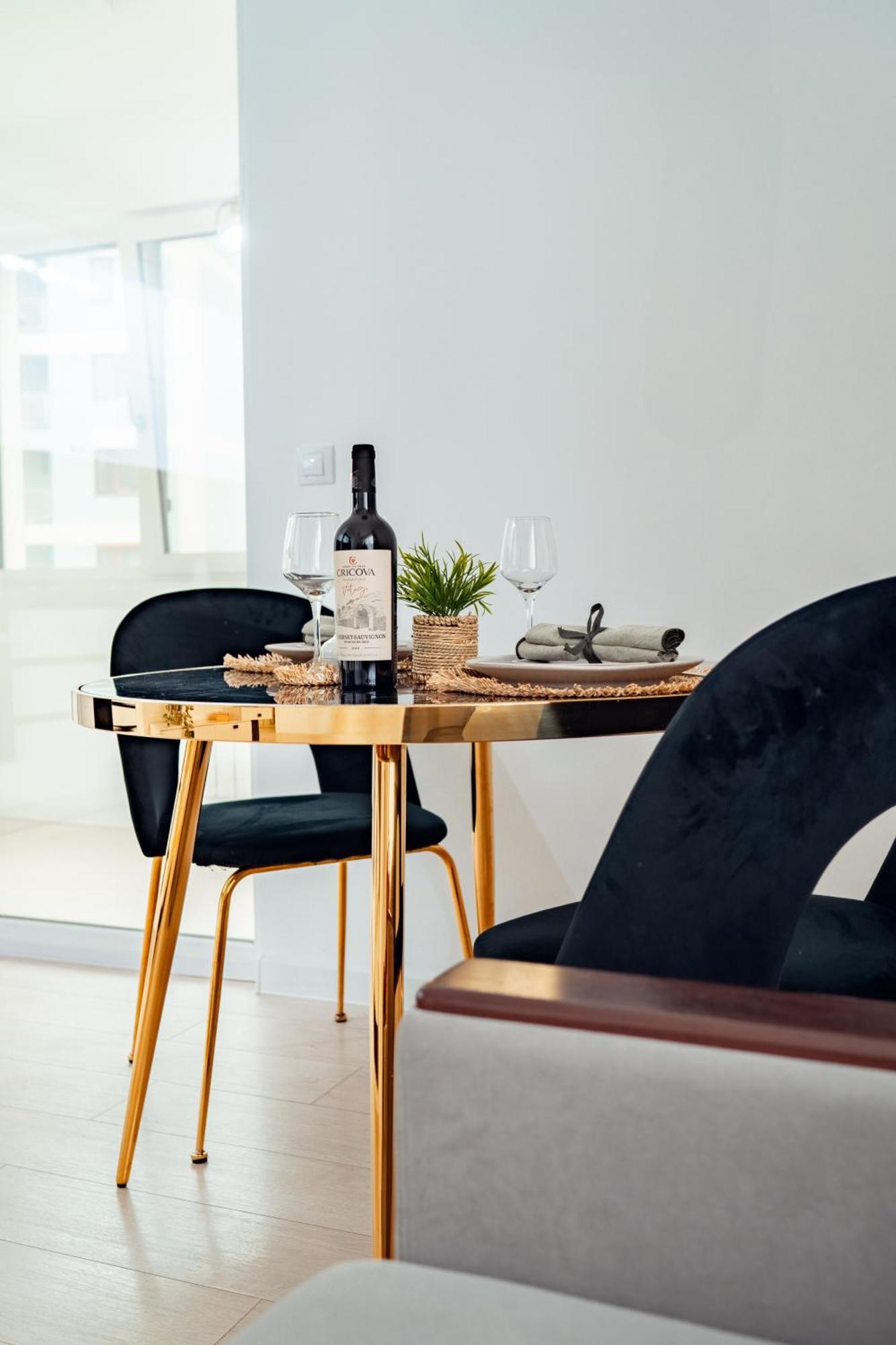 Cozy Aparthotel - Ultracentral Luxury Apartments ยาช ภายนอก รูปภาพ